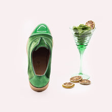 Load image into Gallery viewer, Green velvet oxfords with patent green toe
