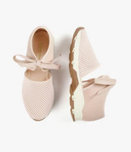Load image into Gallery viewer, Beige mesh lace up sneakers