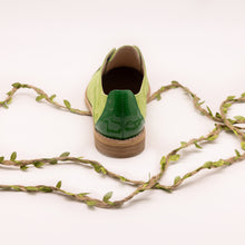 Load image into Gallery viewer, Green suede oxfords with patent heel