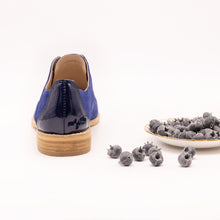 Load image into Gallery viewer, Navy suede oxfords with patent heel