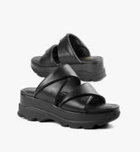 Load image into Gallery viewer, Side view of black flatform slide sandals 