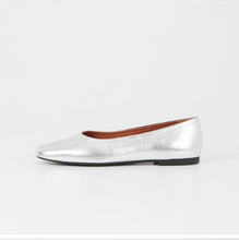 Load image into Gallery viewer, JOLIN Silver Ballet Flats