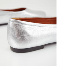 Load image into Gallery viewer, Back View Silver Leather Flat Shoes