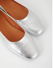 Load image into Gallery viewer, Toe Shape of Silver Leather Shoes