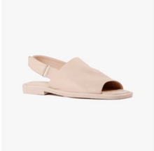 Load image into Gallery viewer, Flat sandal in pale pink leather with velcro ankle strap