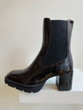 Load image into Gallery viewer, Shiny leather ankle boot with elastic side panel