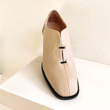 Load image into Gallery viewer, Women&#39;s neutral beige shoe