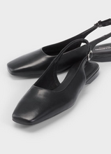 Load image into Gallery viewer, close up of square toe 