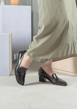 Load image into Gallery viewer, ANGLE LOAFER Princess Black Pumps
