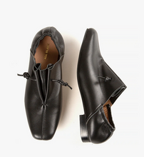 Load image into Gallery viewer, NU DANCE Black Leather Flats