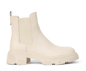 Chelsea boots in cream vegan leather