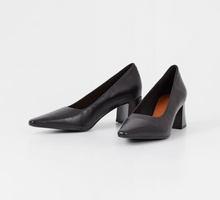 Load image into Gallery viewer, ALTEA Black Pointed Pumps