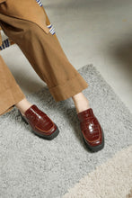 Load image into Gallery viewer, LUGG LADY WINE Burgundy Leather Loafers