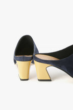 Load image into Gallery viewer, Close up curved heel details