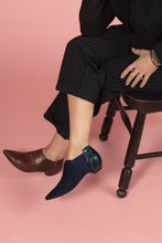 Load image into Gallery viewer, REFRESH Navy Suede Boots