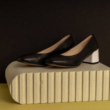 Load image into Gallery viewer, MAVRO Black Leather Pumps