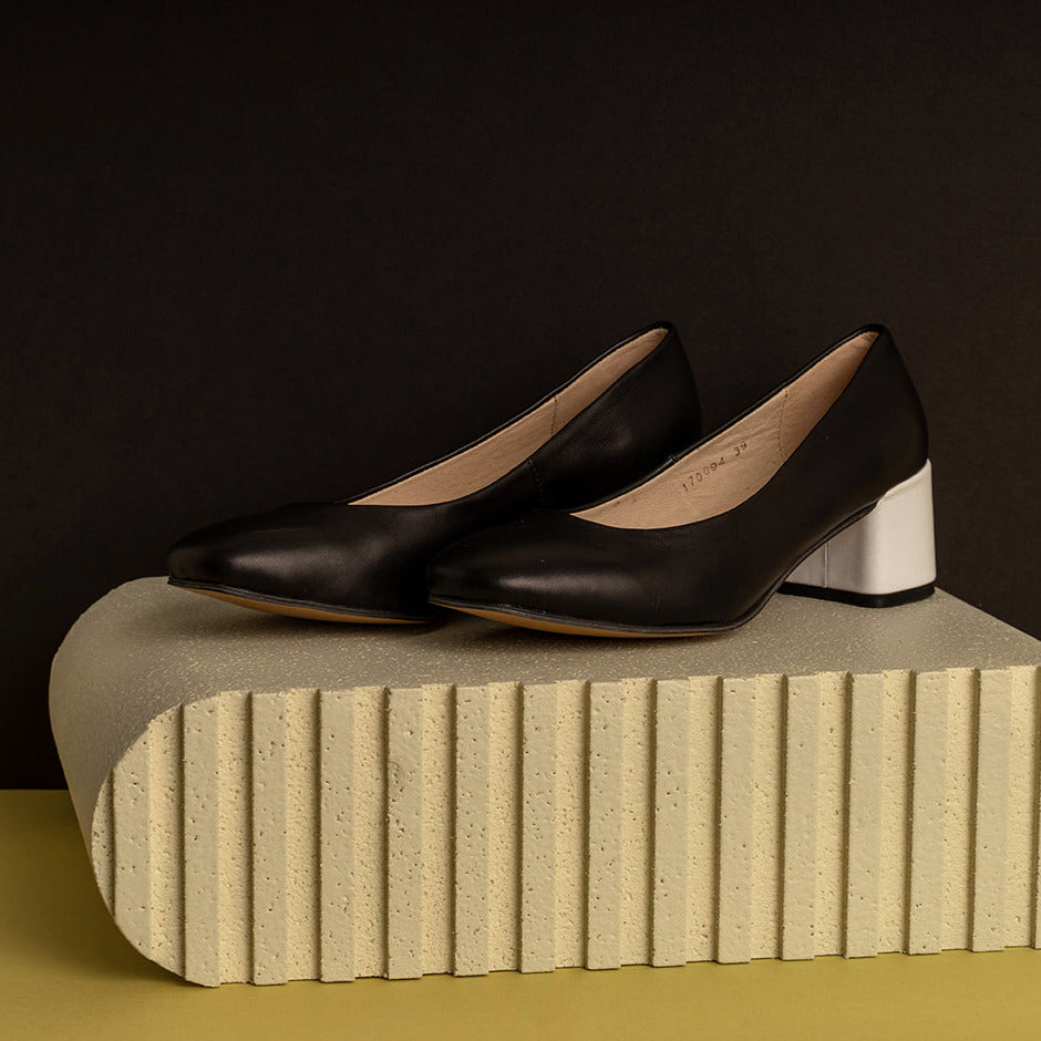 Black leather pumps with white chunky heel