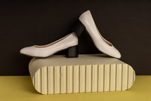 Load image into Gallery viewer, ASPRO WHITE Leather Pumps