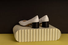 Load image into Gallery viewer, ASPRO WHITE Leather Pumps