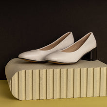 Load image into Gallery viewer, ASPRO WHITE Leather Pumps