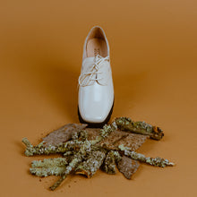 Load image into Gallery viewer, Cream Leather Lace-up Oxford with chunky sole