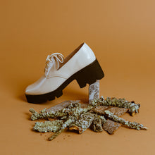 Load image into Gallery viewer, Cream Leather Lace-up Oxford with chunky sole