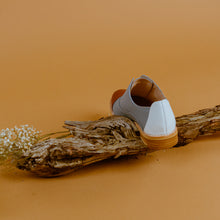 Load image into Gallery viewer, SKY Blue &amp; Tan Leather Oxfords