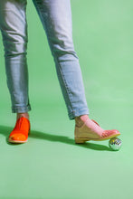 Load image into Gallery viewer, Models wears Pink suede and tilapia leather oxford and Orange suede and leather oxford