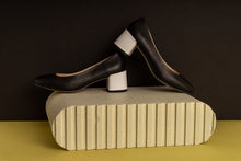 Load image into Gallery viewer, Black leather pumps with white chunky heel