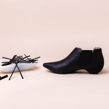 Load image into Gallery viewer, Black leather and suede boots