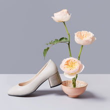 Load image into Gallery viewer, Cream leather upper pump with 3-inch bronze leather chunky heel. 