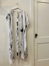 Load image into Gallery viewer, Linen Batik Kaftan