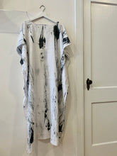 Load image into Gallery viewer, Linen Batik Kaftan