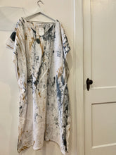 Load image into Gallery viewer, Linen Batik Kaftan