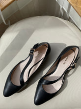 Load image into Gallery viewer, Pointy Toe Black Flat Shoe