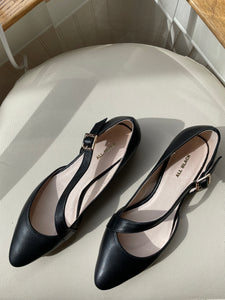 Pointy Toe Black Flat Shoe