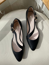 Load image into Gallery viewer, Pointed Toe Black Flat Shoes