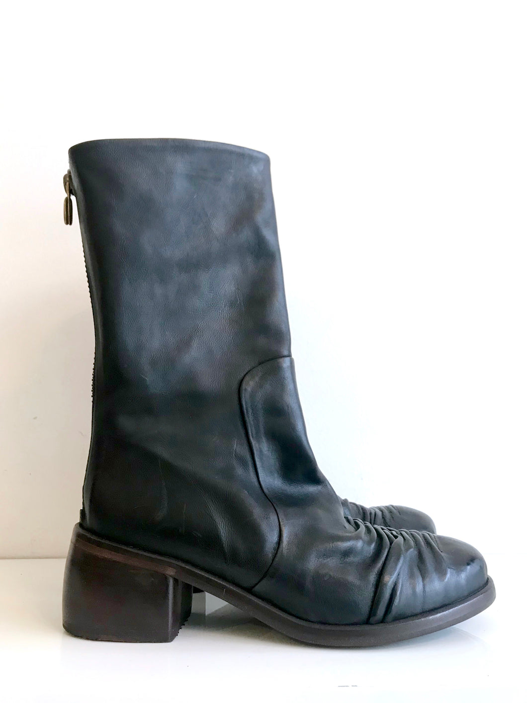 P-1279 P MONJO Black Leather Boot