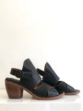 Load image into Gallery viewer, P-1020 Black Vegetable Tanned Sandals