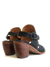 Load image into Gallery viewer, P-1020 Black Vegetable Tanned Sandals