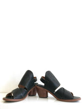Load image into Gallery viewer, P-1020 Black Vegetable Tanned Sandals