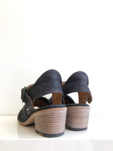 Load image into Gallery viewer, P-1002 - Dark Navy Vegetable Tanned Sandals
