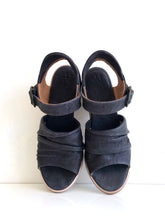 Load image into Gallery viewer, P-1002 - Dark Navy Vegetable Tanned Sandals