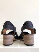 Load image into Gallery viewer, P-1002 - Dark Navy Vegetable Tanned Sandals