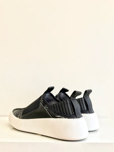BO EASY - Black Sneaker with a Chunky White Sole