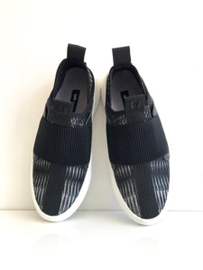 BO EASY - Black Sneaker with a Chunky White Sole