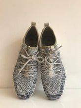 Load image into Gallery viewer, MARINE A Lightweight Sneaker