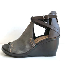 Load image into Gallery viewer, CRUX - Open Toe Wedge Sandal