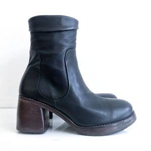 P-1348 P MONJO Black Leather Mid-Heel Boot