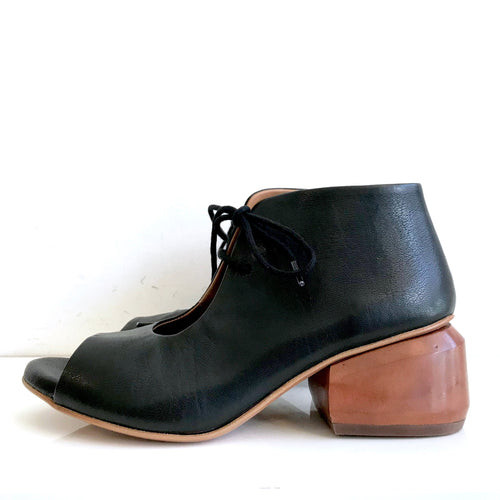P-1283 Black Leather Sandal